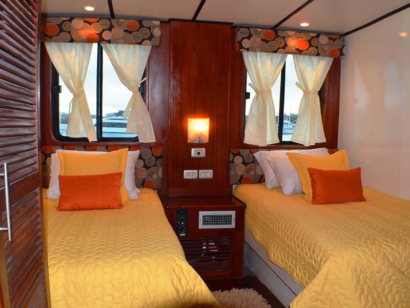 Anahi Galapagos catamaran twin cabin
