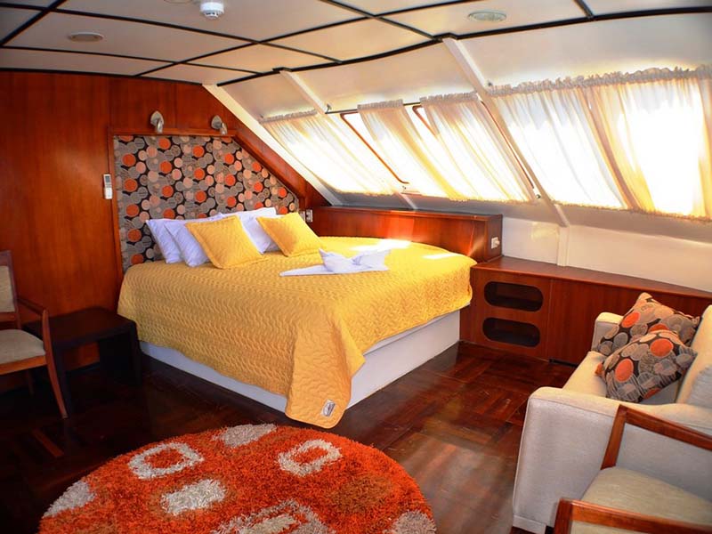 Anahi yacht matrimonial cabin