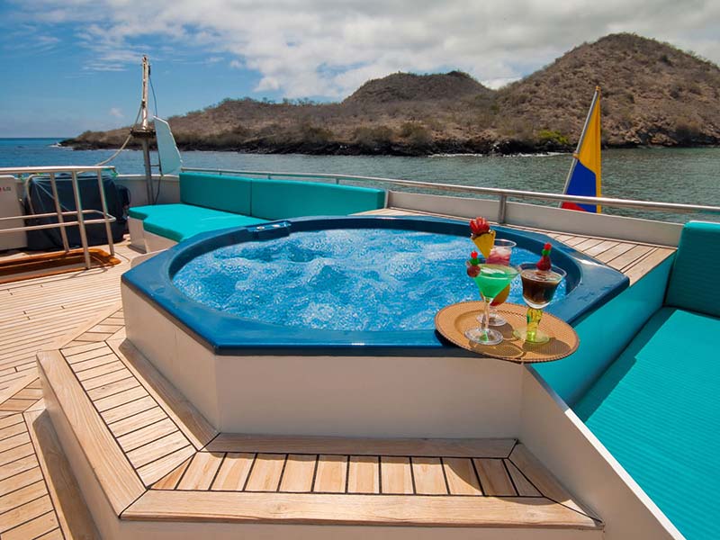 yacht Anahi jacuzzi